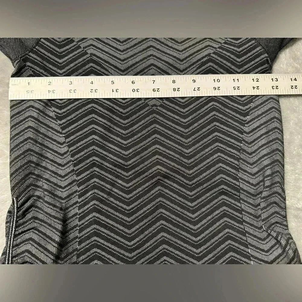 Athleta fast track crew short sleeve tee | Size Small | Black and Gray - Picture 3 of 7